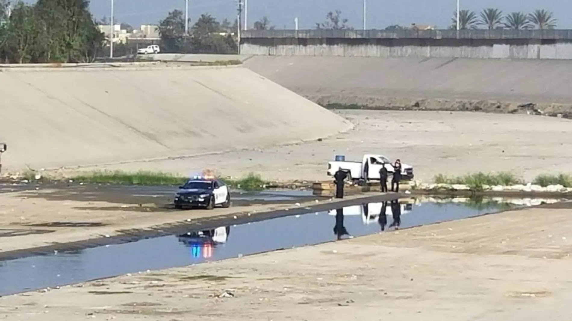 Hallan cadáver en el canal del Río Tijuana